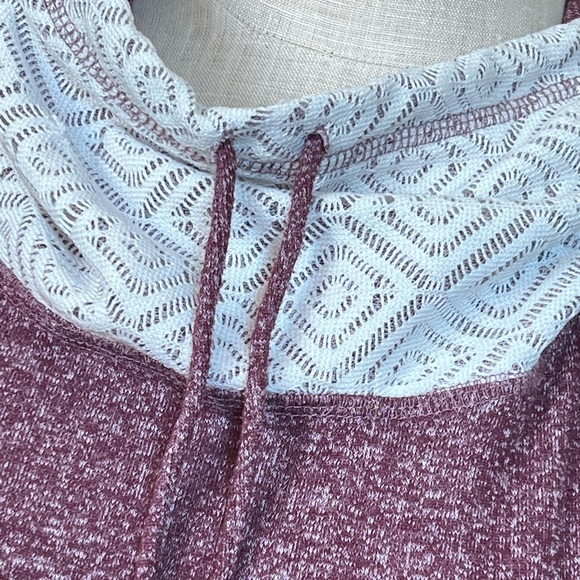 Chance Or Fate Medium Burgundy Long Hooded Lightweight Shirt Crochet Cowl Neck - Picture 4 of 10